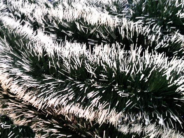 DARK GREEN AND WHITE TWO TONE TINSEL. 2374 \\\2374