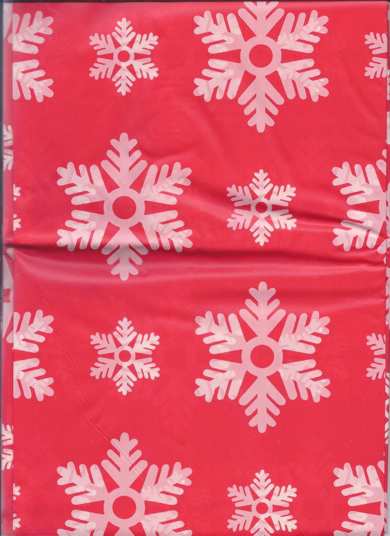 RED WHITE SNOWFLAKES PLASTIC TABLE COVER 54 X 72 551660. PM505030