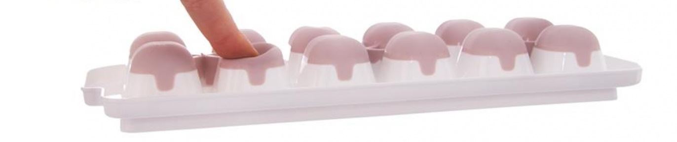 HOBBY YUMMY ICE CUBE TRAY ASSORTED COLOUR WITH SOFT BASE. 061134