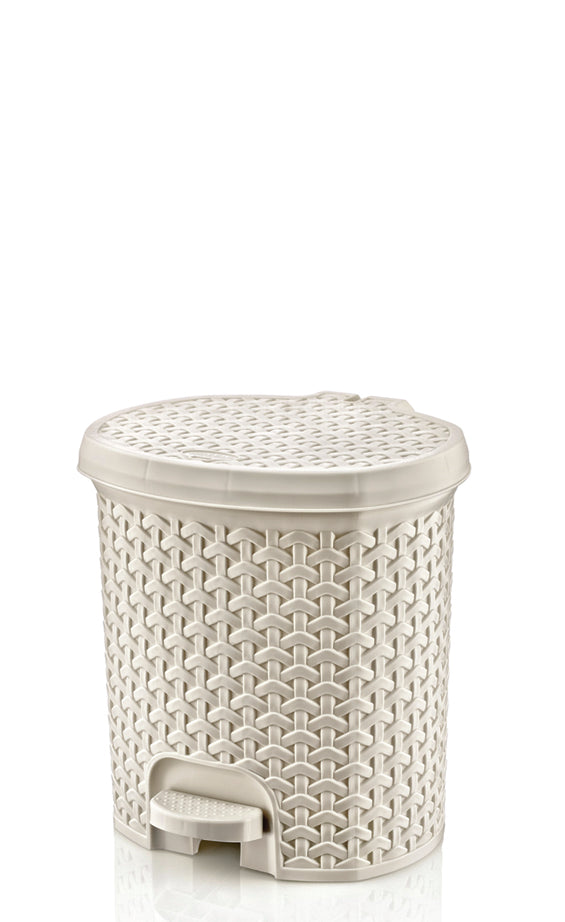 HOBBY LIFE RATTAN PEDAL BIN NO: 1 - 5.5 LITRE. 011121 \\\KD02584