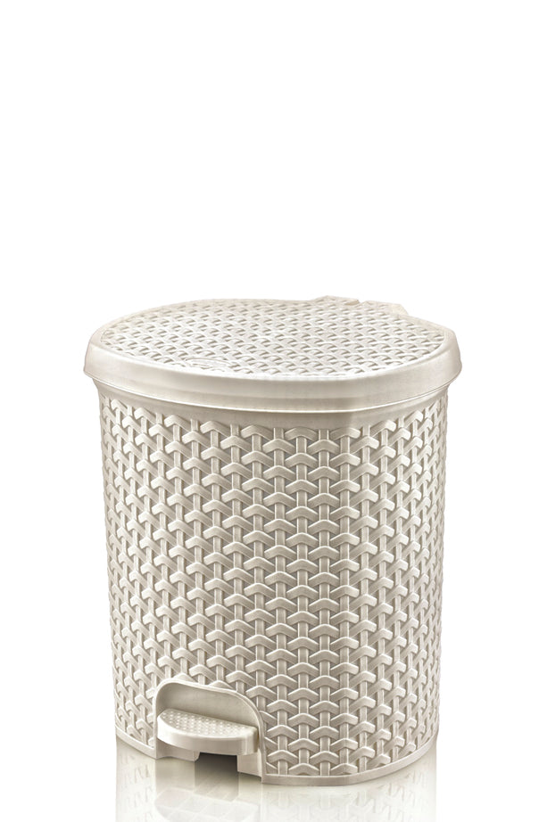 HOBBY LIFE RATTAN PEDAL BIN NO: 2 - 11.5 LITRE. 011122 \\\KD02585