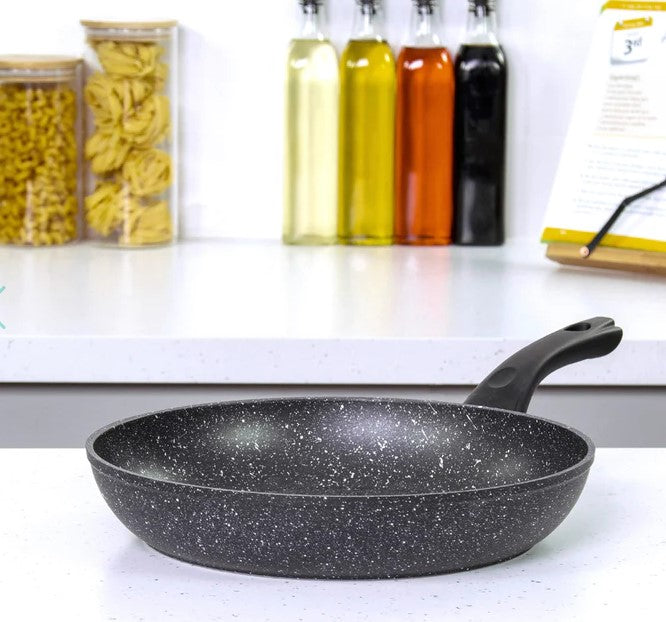 BLACKMOOR NON STICK FRYING PAN 28CM - BLACK. BML67080 \\\KD24421