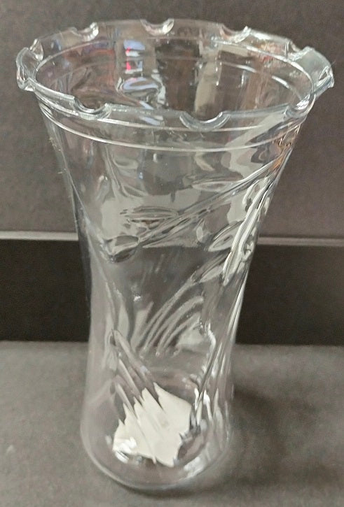 PLASTIC FLOWER VASE 18.5CM X 10.5CM. AN024 \\\KD25355