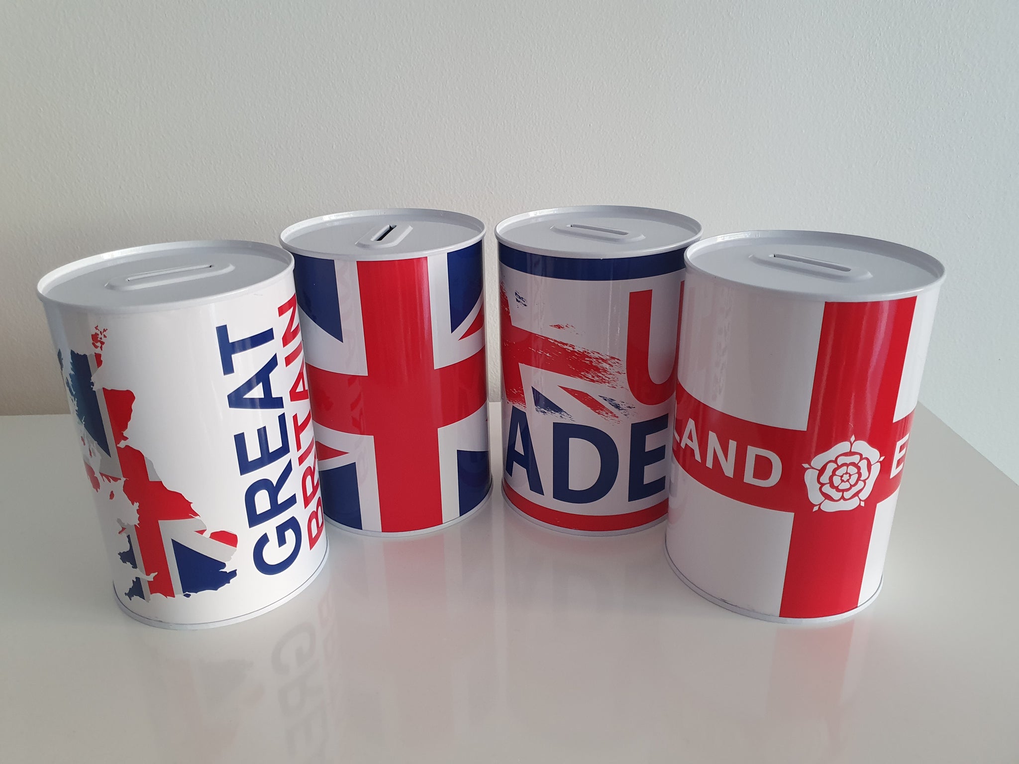 GREAT BRITAIN MONEY SAVING TIN BOX 10 X 15 CM. GBR001 \\\KD25584