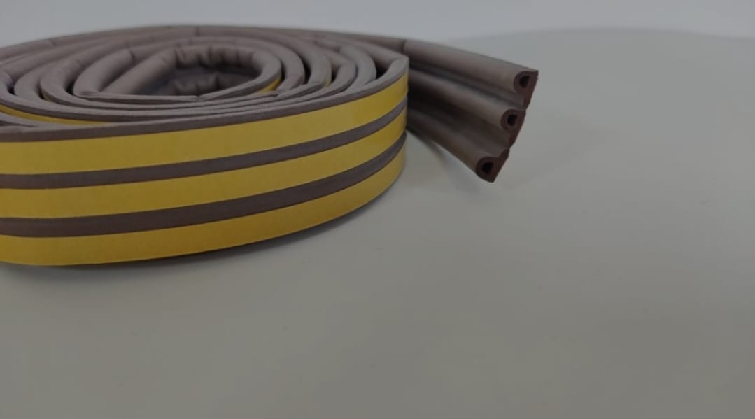 SELF ADHESIEVE EPDM RUBBER D STRIP DRAUGHT EXCLUDER 5M TAPE - BROWN. 09GA1358BR \\\KD26193