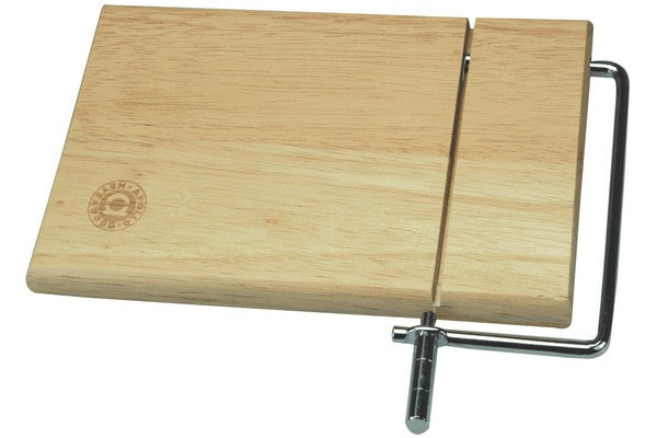 APOLLO HEVEA WOOD CHEESE BOARD WITH WIRE SLICER 25X19CM. AP8005 \\\KD29070