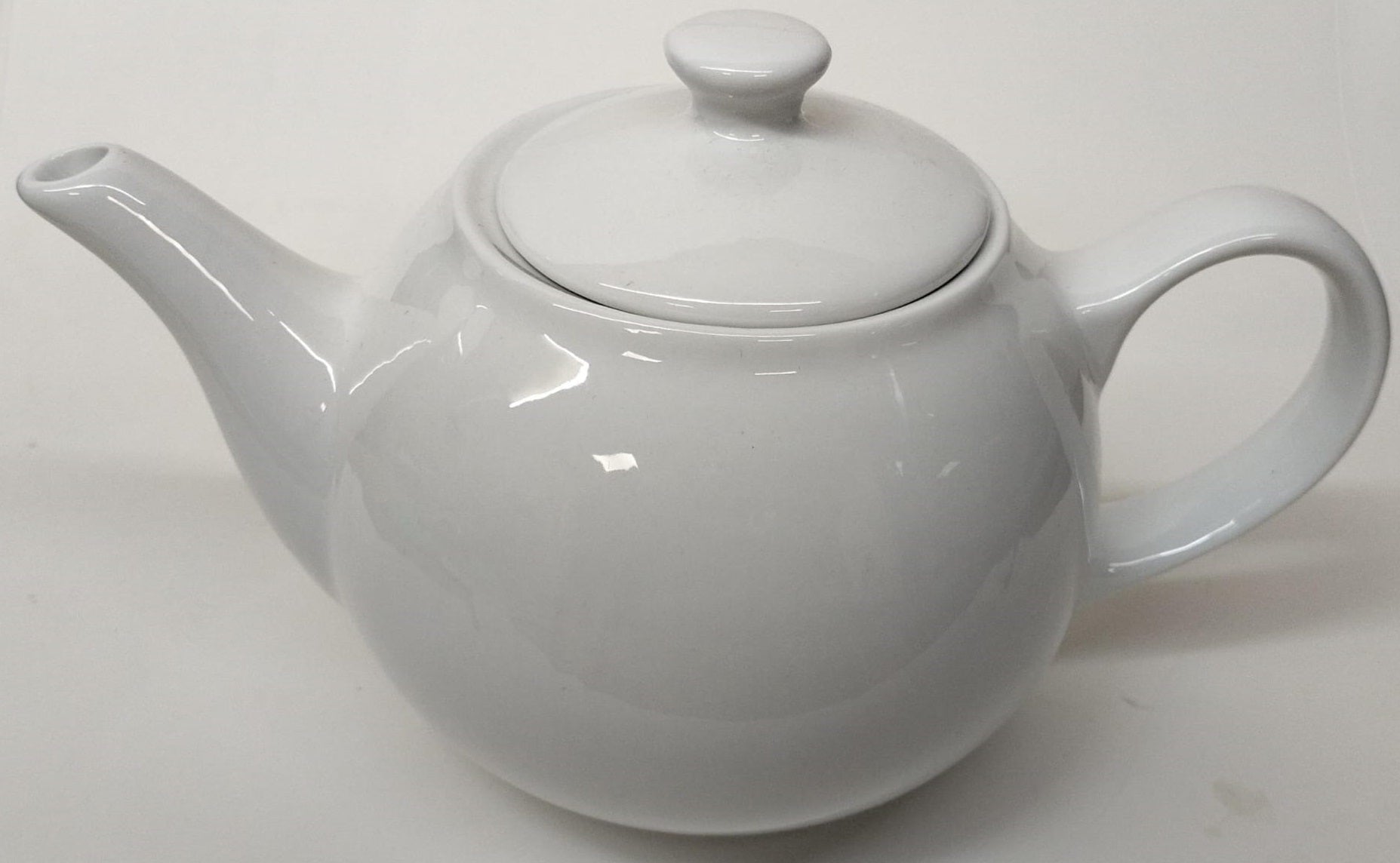 CARNABY ISLINGTON WHITE PORCELAIN TEA POT. CRM1490GE \\\KD33572