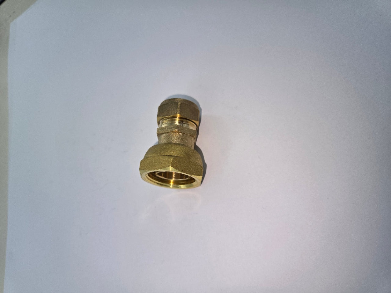 SECURPLUMB SU9803 STRAIGHT TAP CONNECTOR 15MM X 3/4 \\\KD34106