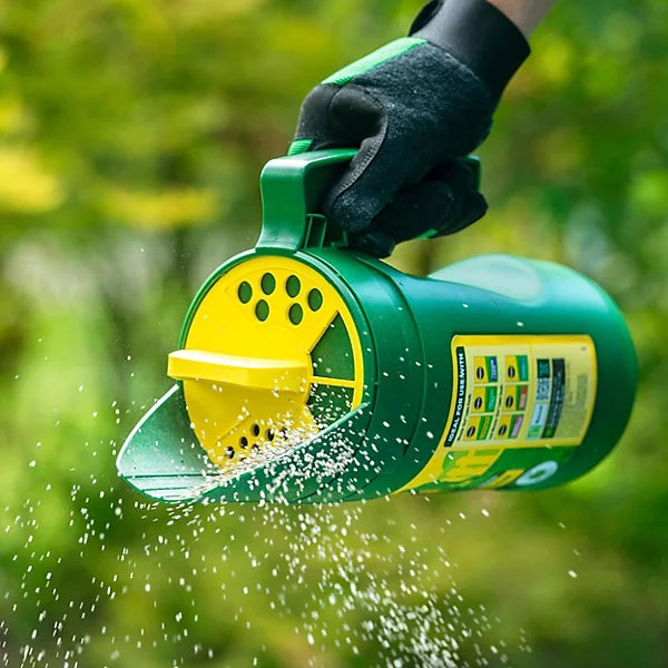 MIRACLE-GRO LAWN & SEED MULTI USE SPREADER / JUG. 121426 \\\KD35857