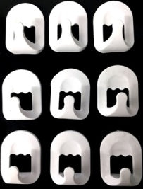 9 WHITE PLASTIC UTILITY HOOKS AK024. MCC2373 \\\MCC2373